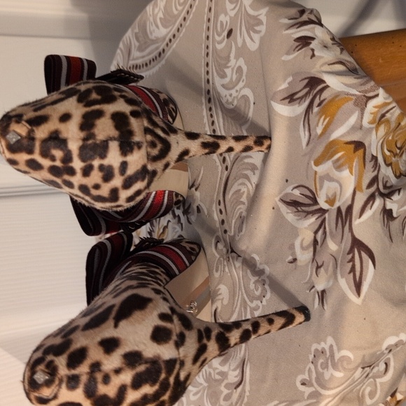 Shoes - Picture 2 of 3